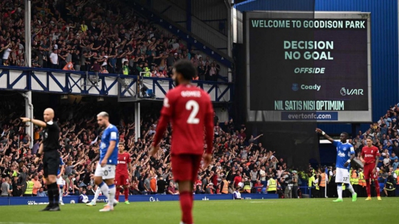 Exemplo a seguir em Portugal? Premier League reconhece erros do VAR