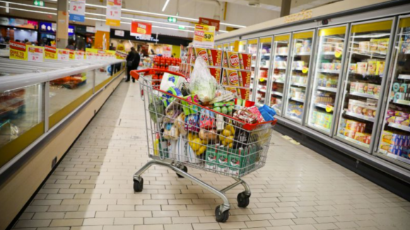 Escassez de alimentos nos supermercados vai aumentar em 2023, alertam  distribuidores