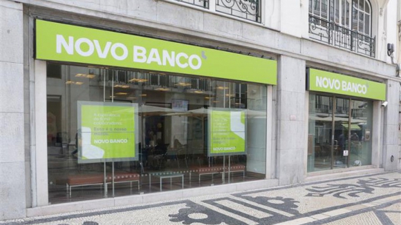 Tribunal condena Novo Banco a pagar meio milhão a ex-cliente do BES