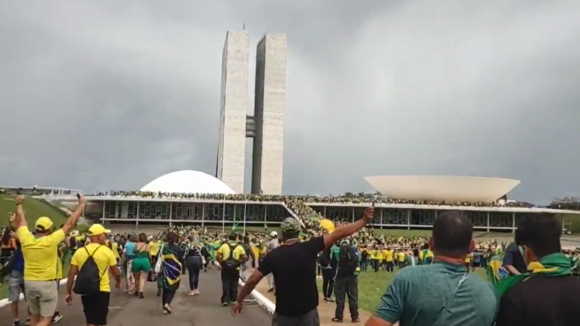 A&ccedil;&atilde;o militar em cima da mesa para terminar invas&atilde;o em Bras&iacute;lia