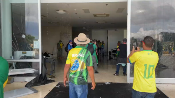 Brasil. Governo considera situa&ccedil;&atilde;o normalizada ap&oacute;s ataques de &lsquo;bolsonaristas&rsquo;