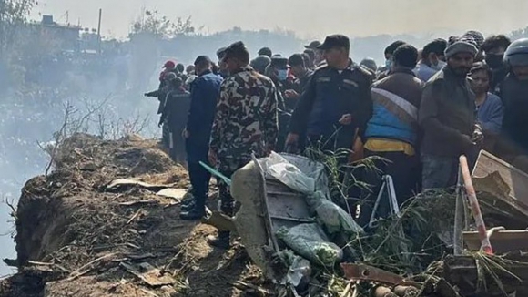 Avião com 72 passageiros cai no Nepal. Há pelo menos 40 mortos confirmados