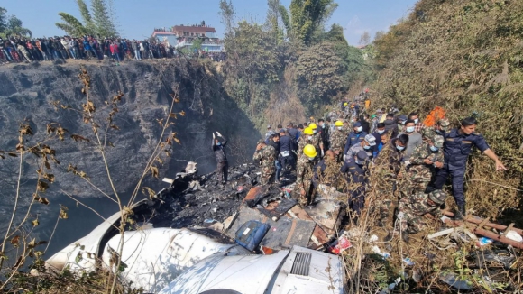 Atualização. Sobe para 67 o número de mortos em queda de avião no Nepal