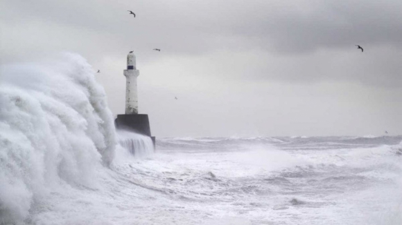 Porto, Braga e Aveiro em aviso laranja devido ao vento e agitação marítima 
