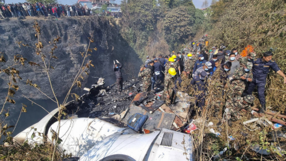 Encontradas as caixas negras do avião que caiu no Nepal