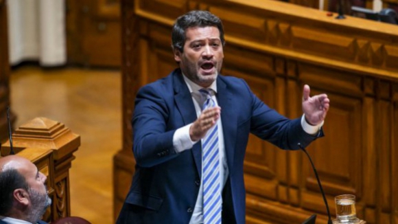 André Ventura diz que João Gomes Cravinho “já não devia estar no Governo”