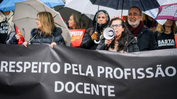 Mais de 5 mil assinam petição a pedir intervenção de Marcelo na luta da Educação