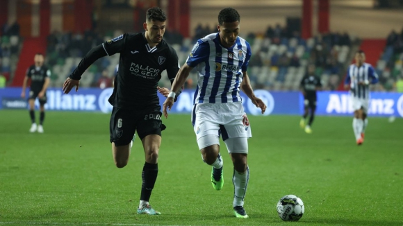 FC Porto: João Mário, Namaso e Cláudio Ramos em destaque nas "meias"