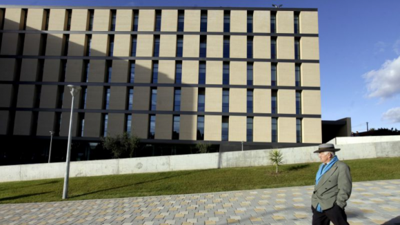 Agência mantém decisão de acreditar curso de Medicina da Universidade Fernando Pessoa