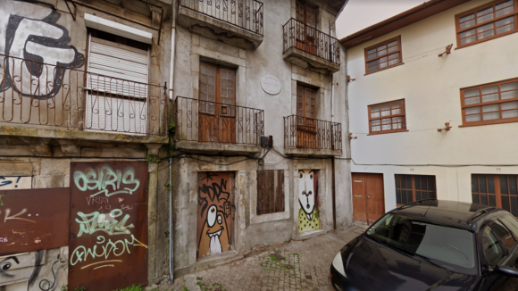 Dois corpos descobertos em Alojamento Local no Porto