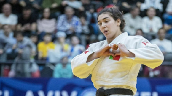 Patrícia Sampaio conquista medalha de ouro em -78 kg de judo