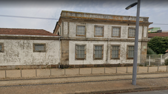 Quartel Militar no Porto ao abandono e ocupado por toxicodependentes, acusa Rui Moreira. Ministra da Defesa Nacional já foi alertada