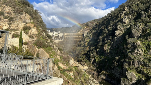 Barragem do Tua. &ldquo;Uma integra&ccedil;&atilde;o perfeita&rdquo; entre o fim do edif&iacute;cio e a est&eacute;tica