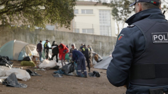 ‘Limpeza’ de tendas na Pasteleira dificulta acompanhamento social no Porto