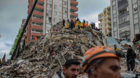 OMS estima que sismo na Turquia e Síria terá afetado até 23 milhões de pessoas
