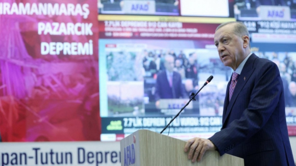 "Uma das maiores catástrofes do mundo". Presidente turco anuncia três meses de estado de emergência
