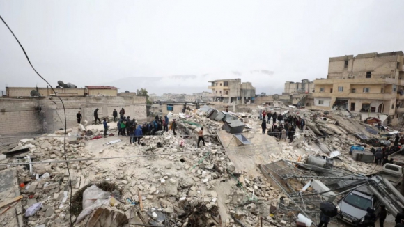 Novo balanço na Turquia e Síria ultrapassa os 7.800 mortos