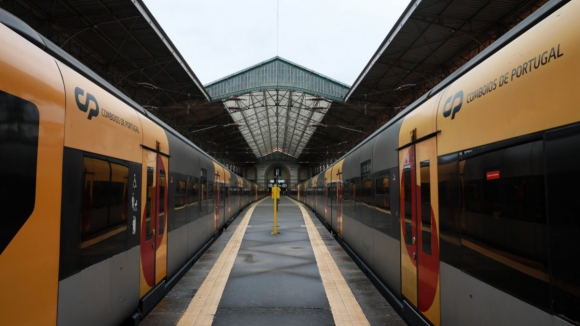 CP realiza sete comboios de 807 programados até às 16h