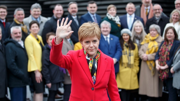Primeira-ministra escocesa anuncia renúncia ao cargo