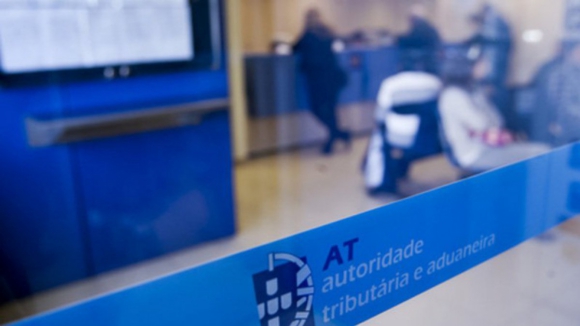 Trabalhadores dos impostos em protesto at&eacute; ao final do ano, com v&aacute;rias paralisa&ccedil;&otilde;es previstas