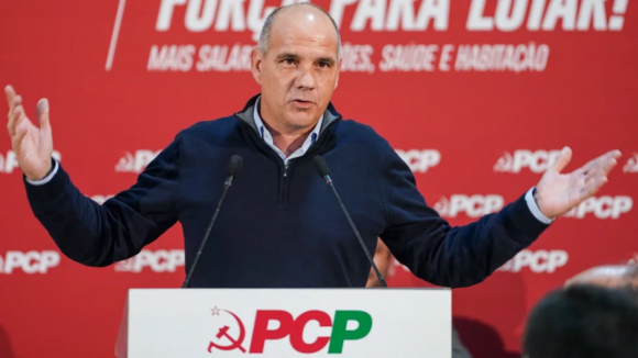 Condecoração de Zelensky é "afronta aos democratas", diz PCP