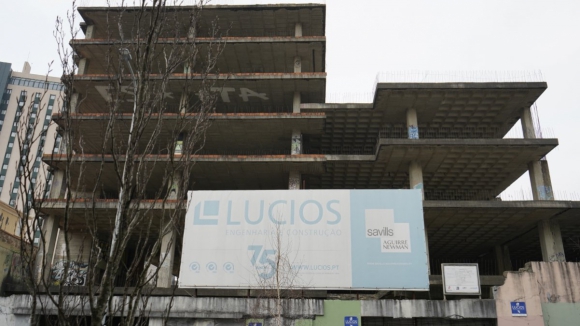 Obras no prédio onde mataram Gisberta deveriam ter acabado em 2022, mas ainda não começaram