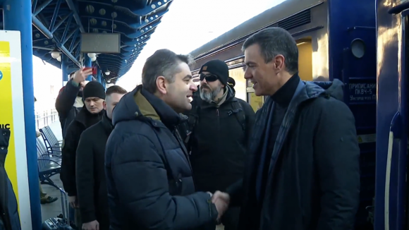 PM espanhol está em Kiev para reunir-se com Zelensky