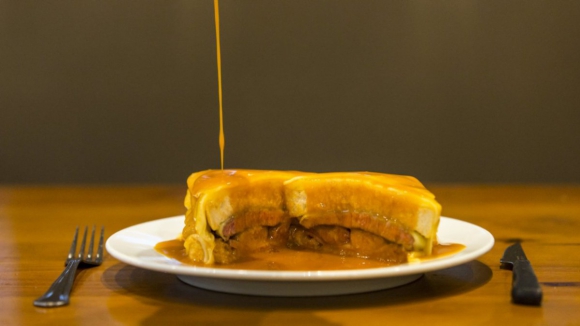 Francesinha eleita uma das melhores "sandwiches" do mundo