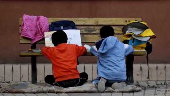 Governo pretende retirar 161 mil crianças da pobreza até 2030 