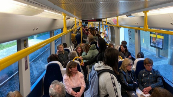 Metro do Porto lotado este sábado devido a manifestação de professores