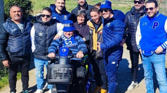 Super Dragões oferecem mota elétrica a adepto paraplégico do FC Porto de Famalicão