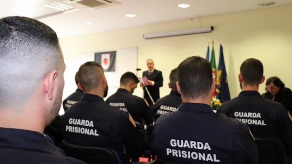 Adiado curso de forma&ccedil;&atilde;o de guardas prisionais por falta de fardamento