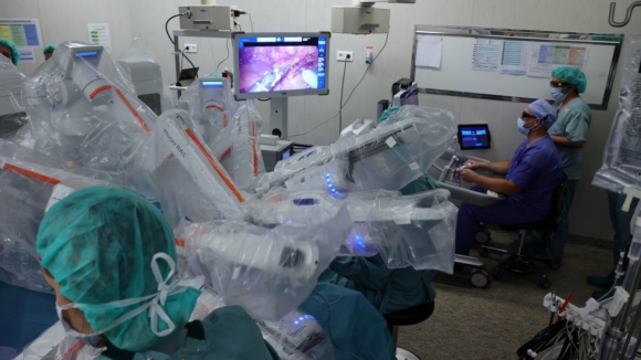 Robot começa a ser usado em cirurgias no Hospital de Santo António