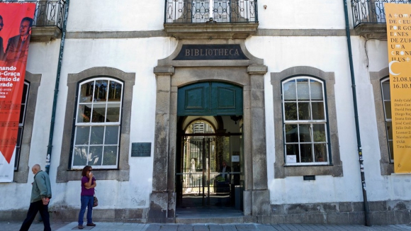 Assembleia Municipal autoriza arrendamento de dois armazéns para depositar bens da Biblioteca Pública Municipal do Porto
