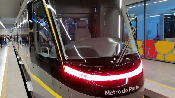 Metro do Porto tem mais quatro veículos a caminho. Novas carruagens começam a circular entre maio e junho