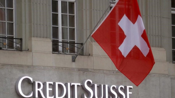 Ações do Credit Suisse caem a pique e puxam sistema financeiro europeu