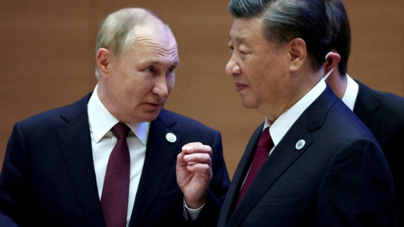 Xi Jinping vai visitar a Rússia na próxima semana. Em cima da mesa estará discussão sobre "cooperação estratégica"