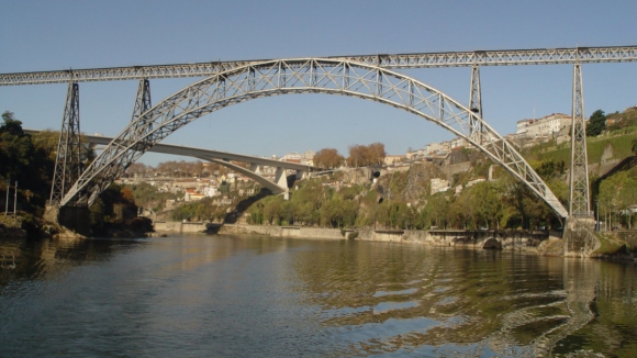 Fechada há mais de 30 anos, PS do Porto questiona Governo sobre Ponte Maria Pia