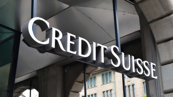 É oficial. Banco UBS compra Credit Suisse