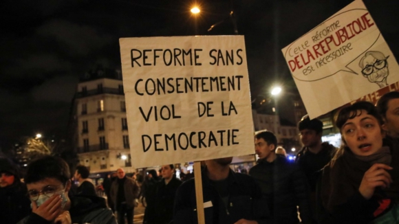 Pelo menos 100 detidos em toda a França em nova noite de protestos