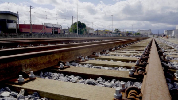 Rio Tinto ganha estacionamento e ligação entre estações com renovação da ferrovia