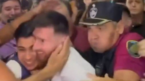 Messi saiu para jantar com a família em Buenos Aires e caos instala-se