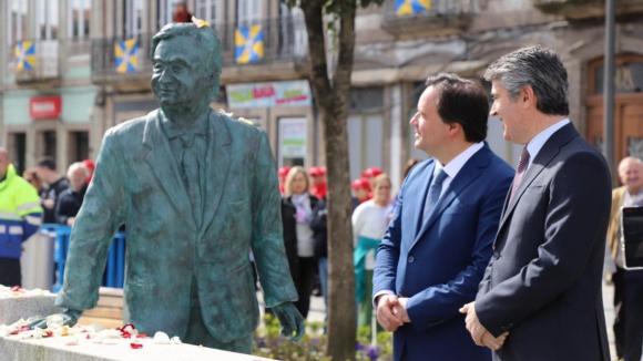 Estátua de António Guterres em Vizela gera alguma contestação entre populares