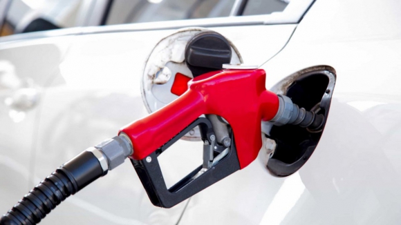 Preço do gasóleo deve baixar e o da gasolina deve subir na próxima semana