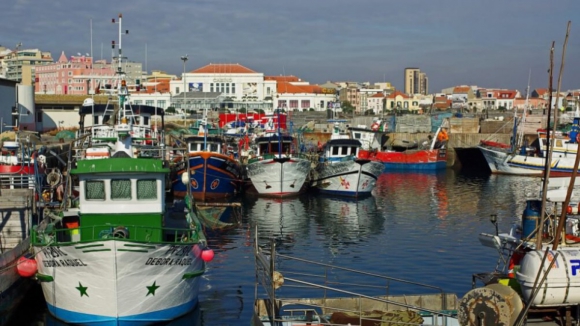 Assoreamento no Porto da Póvoa de Varzim deixa centenas de pescadores em risco