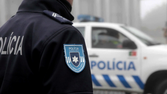Homem apanhado a conduzir veículo furtado no Porto