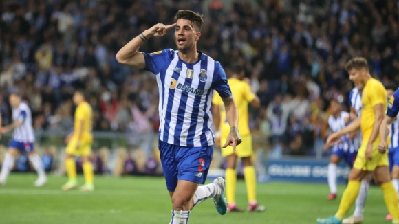 Golo de cabeça do central deu a vitória ao FC Porto na receção ao Portimonense
