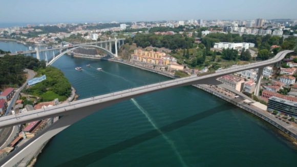 Arco da nova ponte Metro do Porto vai erguer-se através de apoios provisórios no rio
