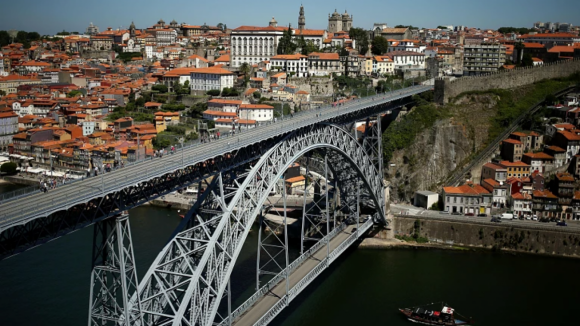 Ponte Luís I. Câmara de Gaia diz que a faixa bus é apenas um teste para três meses