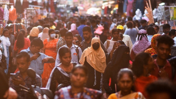Vai passar a ser a &Iacute;ndia, e n&atilde;o a China, o pa&iacute;s mais populoso do mundo